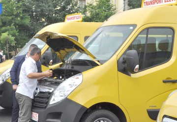 Guvernul României va dona Ministerului Educaţiei din Republica Moldova 96 de microbuze